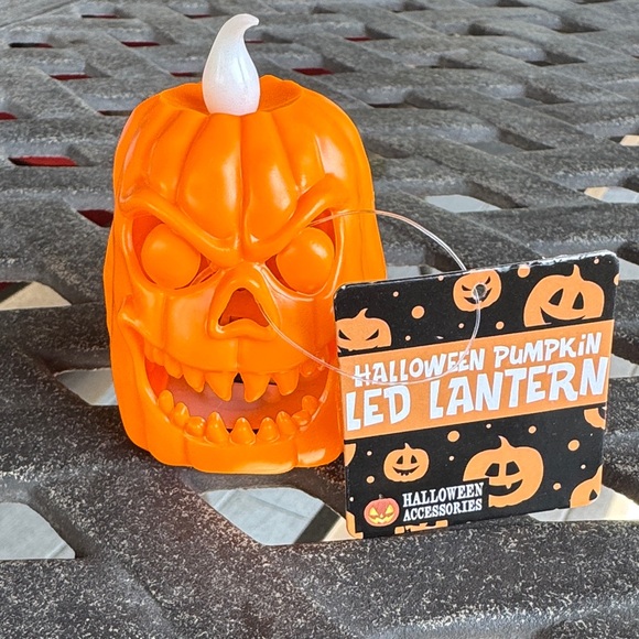 Mini Halloween Pumpkin LED Lantern w/very bright light! - Picture 1 of 8